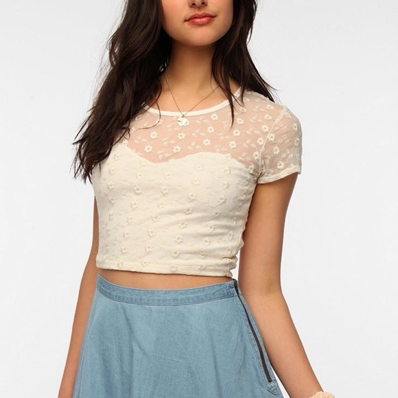 XS - Urban Outfitters Burgundy Lace Crop Top - Picture 3 of 3